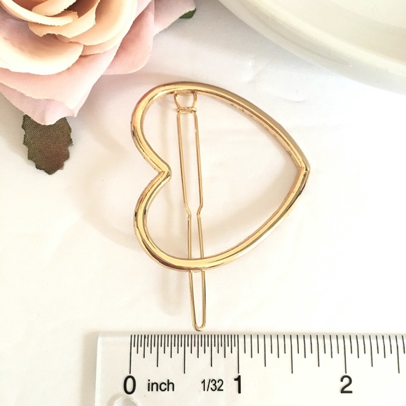 NWT Heart Fashion Hair Clip - Picture 2 of 5